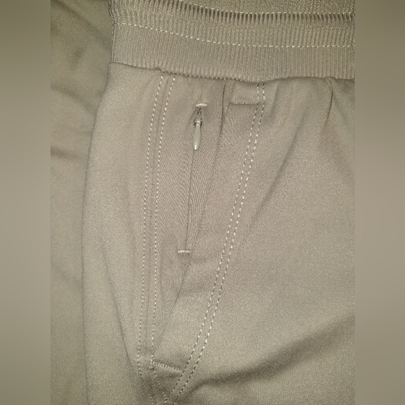 $60 NWT Zac & Rachel Mushroom Taupe Stretch Cuffed Joggers With Pockets ~ Sz M - Picture 4 of 6